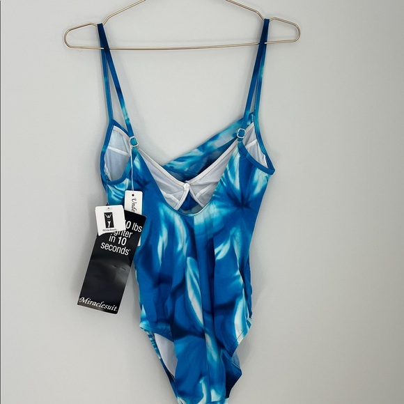 Miraclesuit Blue Tie-Dye Pool Water Pattern Style# 56229 Swimsuit Size 14 - Picture 9 of 17